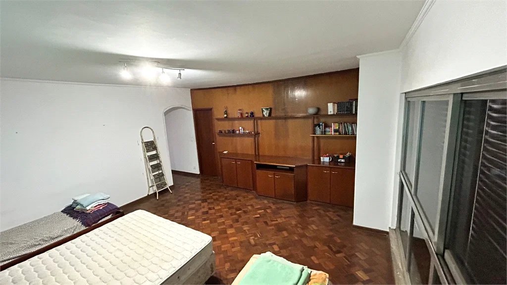 Sobrado à venda com 6 quartos, sendo 1 suíte, em Sumarezinho, São Paulo, SP