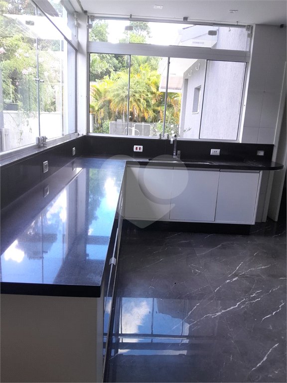 Casa à venda ou para alugar com 4 suítes em Chácaras São Carlos, Cotia, SP