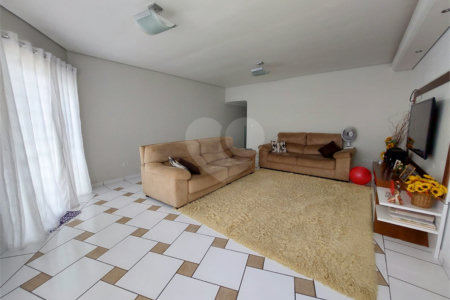 Casa à venda com 3 quartos, sendo 2 suítes, no Centro, Bom Jesus dos Perdões, SP