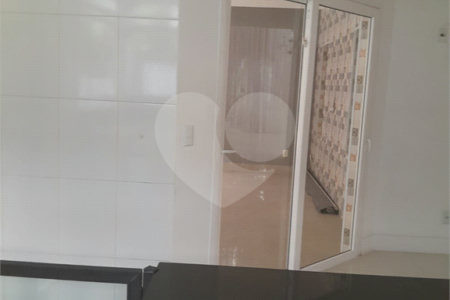 Casa à venda ou para alugar com 4 suítes em Chácaras São Carlos, Cotia, SP