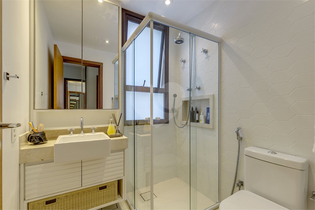 Casa à venda com 4 suítes no condomínio Vila Flora, São Paulo - SP