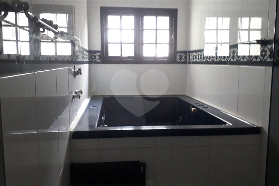 Sobrado à venda com 4 quartos, sendo 1 suíte, em Vila Nova Cachoeirinha, São Paulo, SP