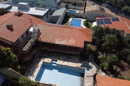 Casa à venda com 4 suítes em Vila Petrópolis, Atibaia, SP