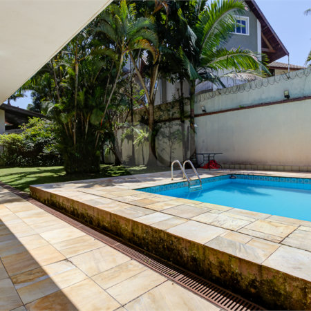Casa Térrea à venda com 5 quartos, sendo 4 suítes, em Interlagos, São Paulo, SP