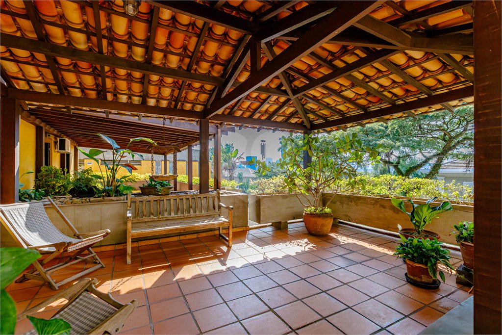 Casa à venda com 4 quartos, sendo 2 suítes, em Jardim Everest, São Paulo, SP