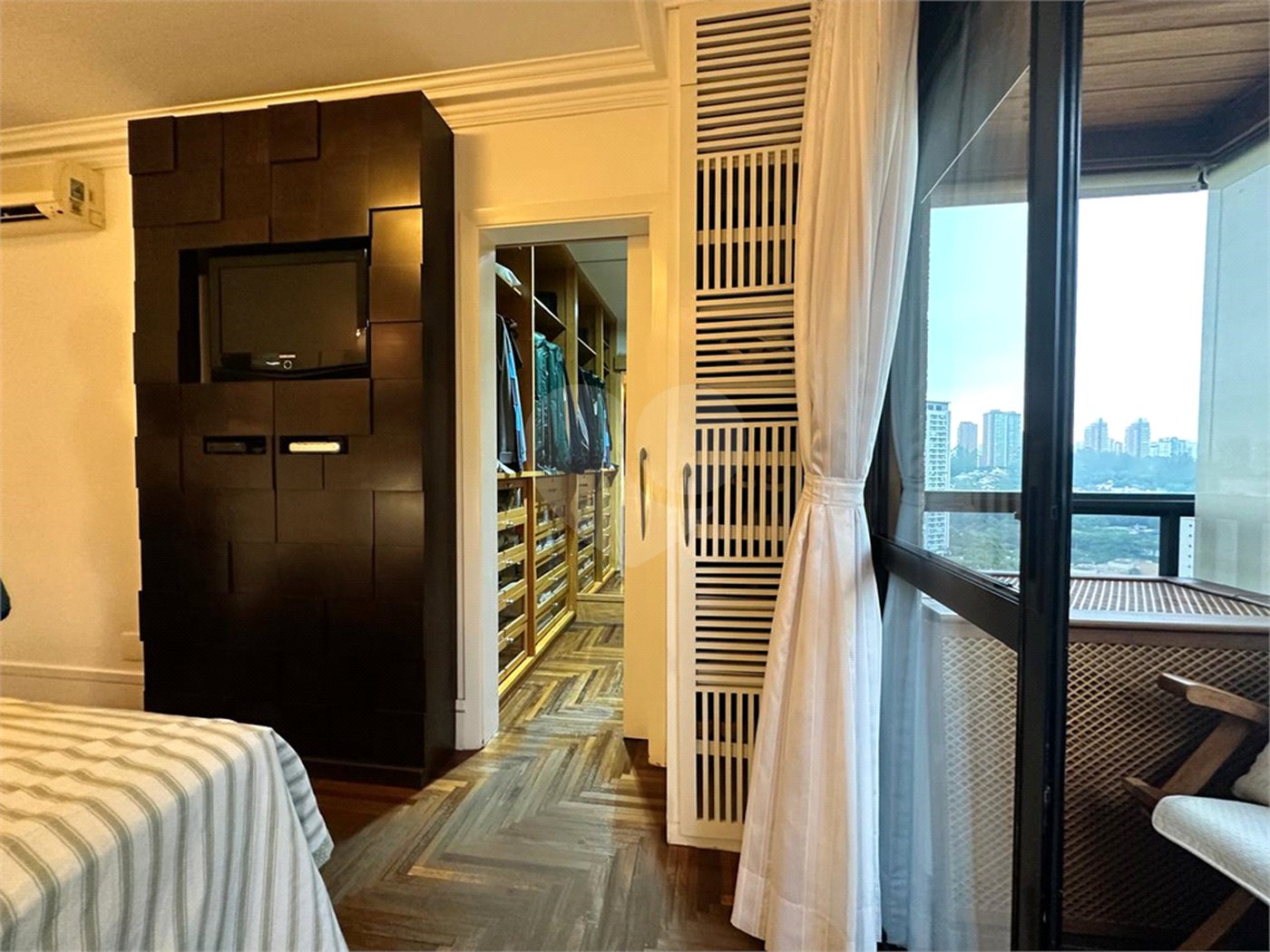 Apartamento à venda com 4 quartos, sendo 3 suítes,  em Vila Andrade, São Paulo, SP