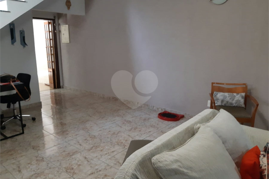 Sobrado à venda com 3 quartos, sendo 1 suíte, em Vila Romero, São Paulo, SP