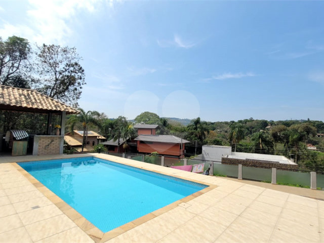 Casa à venda com 3 quartos, sendo 1 suíte,  no condomínio Associação Reserva das Hortênsias, Mairiporã - SP