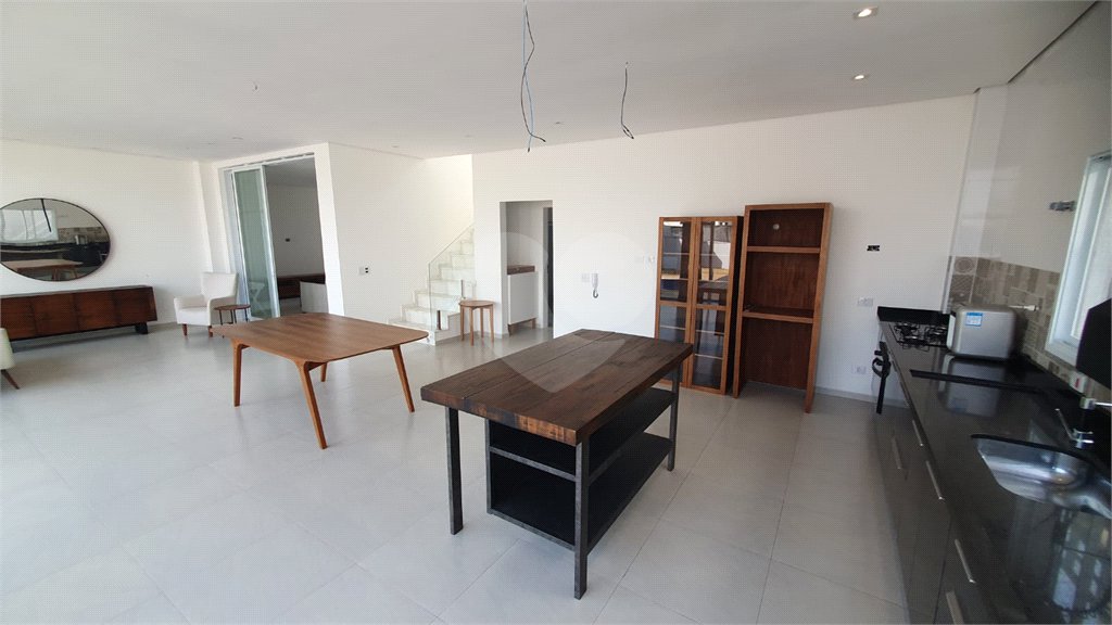Casa à venda com 3 quartos, sendo 1 suíte, no condomínio Figueira Garden, Atibaia - SP