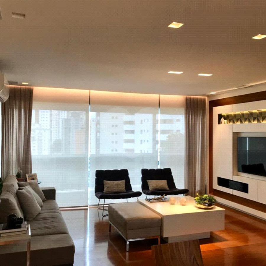 Apartamento à venda com 4 quartos, sendo 1 suíte, em Campo Belo, São Paulo, SP