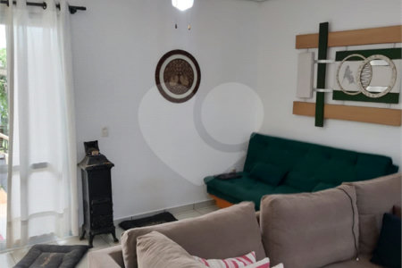 Casa à venda com 3 quartos, sendo 1 suíte, no condomínio Picollo Villaggio, Louveira - SP