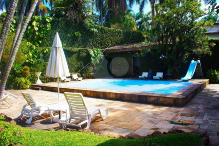 Casa Térrea à venda com 4 quartos, sendo 2 suítes, em Jardim Cordeiro, São Paulo, SP