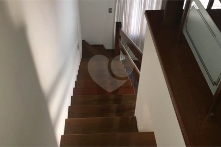 Sobrado à venda com 6 quartos, sendo 3 suítes, em Jardim Refúgio, Sorocaba, SP