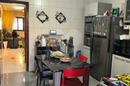 Sobrado à venda com 3 quartos, sendo 1 suíte, em Jardim Taboão, São Paulo, SP