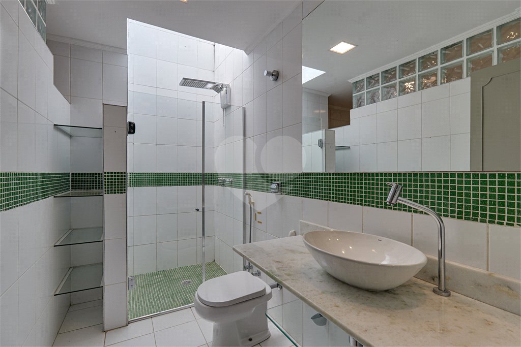 Sobrado à venda com 4 quartos, sendo 2 suítes, em Brooklin Velho, São Paulo, SP