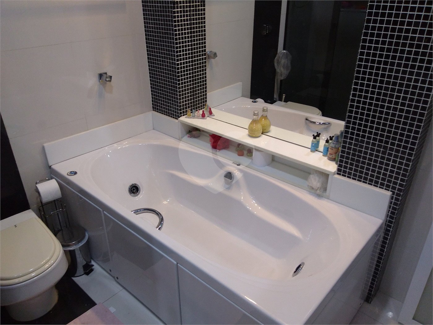 Casa à venda com 3 quartos, sendo 1 suíte,  no condomínio Conselheiro Ferraz, Rio de Janeiro - RJ
