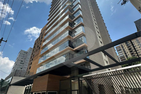 Apartamento à venda com 3 quartos, sendo 2 suítes, em Moema, São Paulo, SP