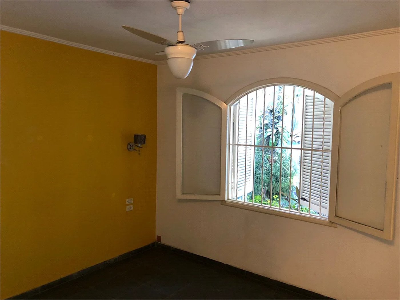 Casa Térrea à venda com 4 quartos, sendo 2 suítes,  em Jardim das Bandeiras, São Paulo, SP