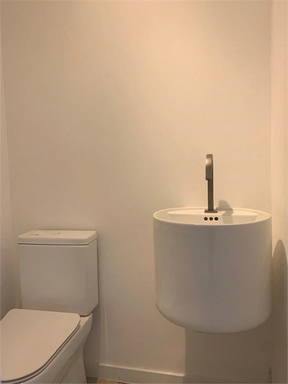 Apartamento à venda com 2 suítes em Vila Madalena, São Paulo, SP