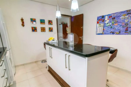 Sobrado à venda com 3 quartos, sendo 1 suíte,  em Jardim Aeroporto, São Paulo, SP