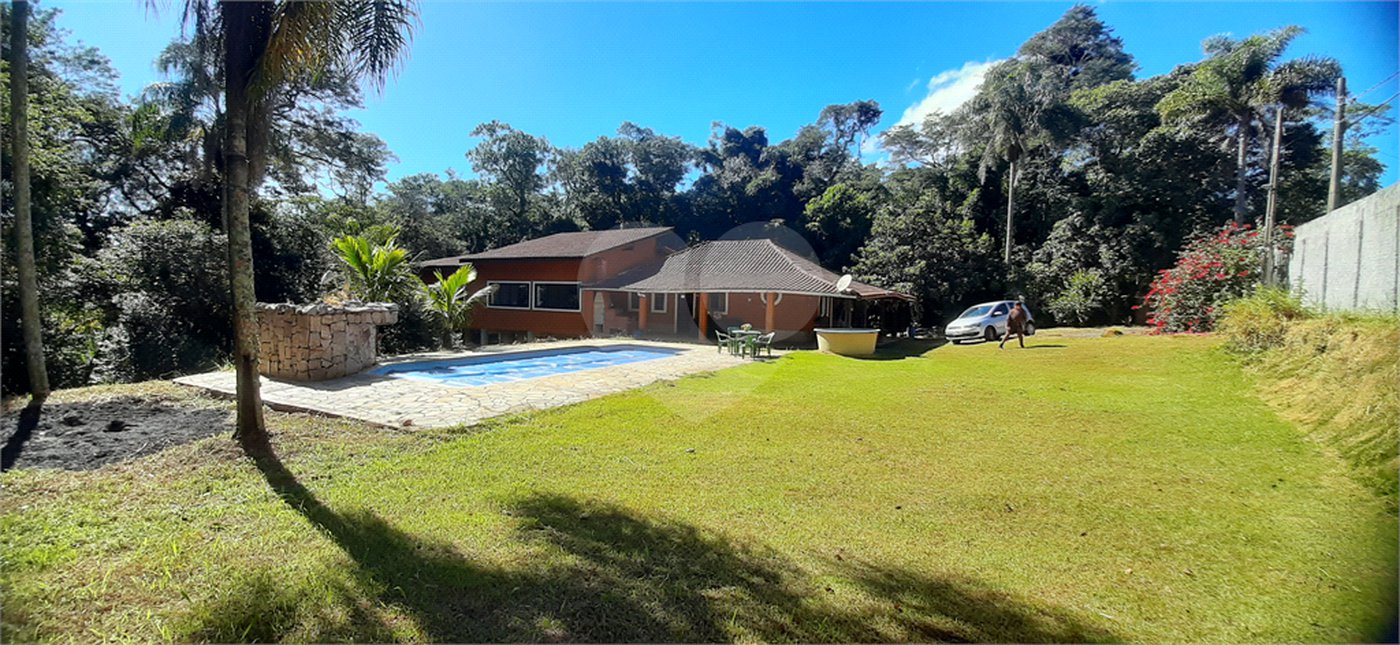 Casa à venda com 3 quartos, sendo 1 suíte, no condomínio Sausalito, Mairiporã - SP
