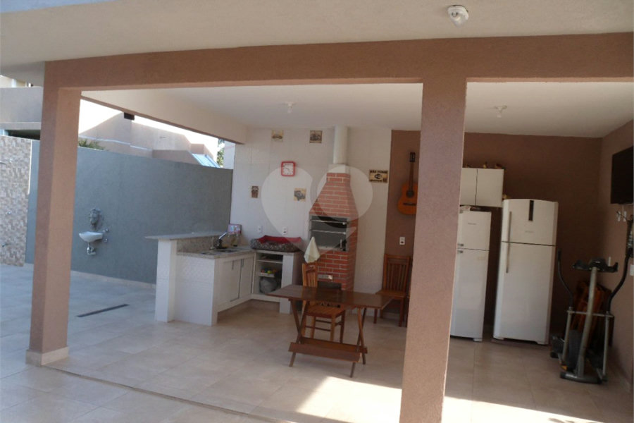 Casa à venda com 4 quartos, sendo 2 suítes, no condomínio Parque das Garças, Atibaia - SP