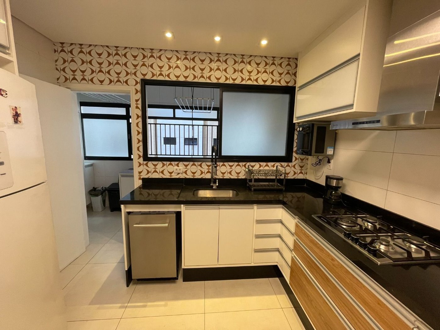 Apartamento 3 dormitórios (1 suíte), vaga para 2 carros, no Boqueirão, Santos