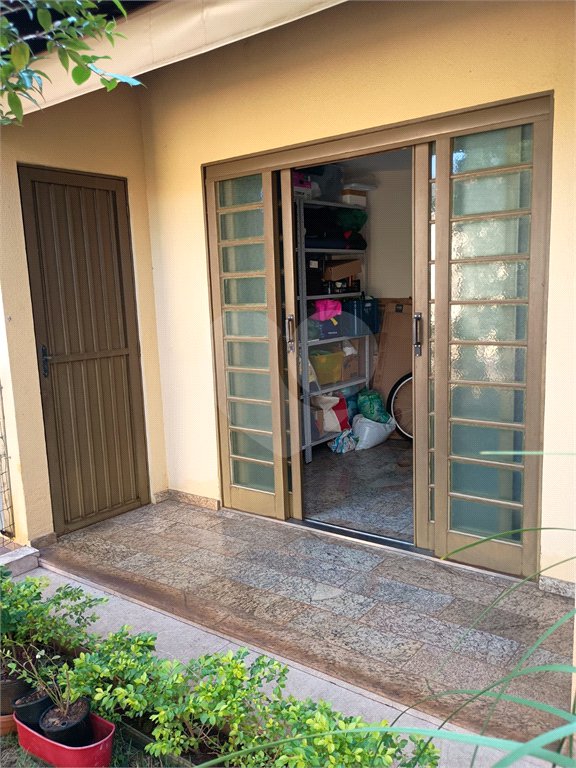 Sobrado com 3 quartos à venda com área gourmet completa e 5 vagas de garagem – Santa Marta - São Carlos/SP