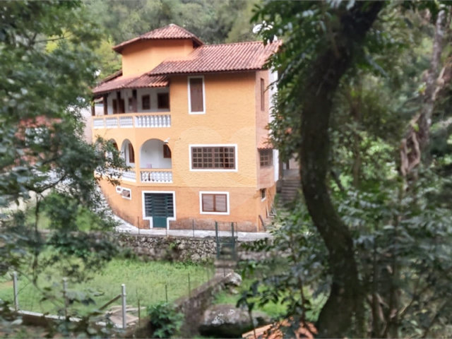 Sobrado à venda com 3 quartos, sendo 2 suítes,  em Serra da Cantareira, Mairiporã, SP