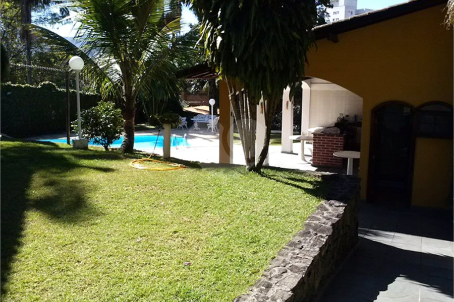 Sobrado à venda com 4 quartos, sendo 2 suítes, em Horto, São Paulo, SP