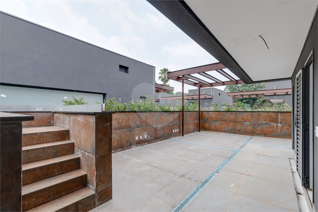 Casa à venda com 4 quartos, sendo 3 suítes, no condomínio Jardim Chapel, São Paulo - SP