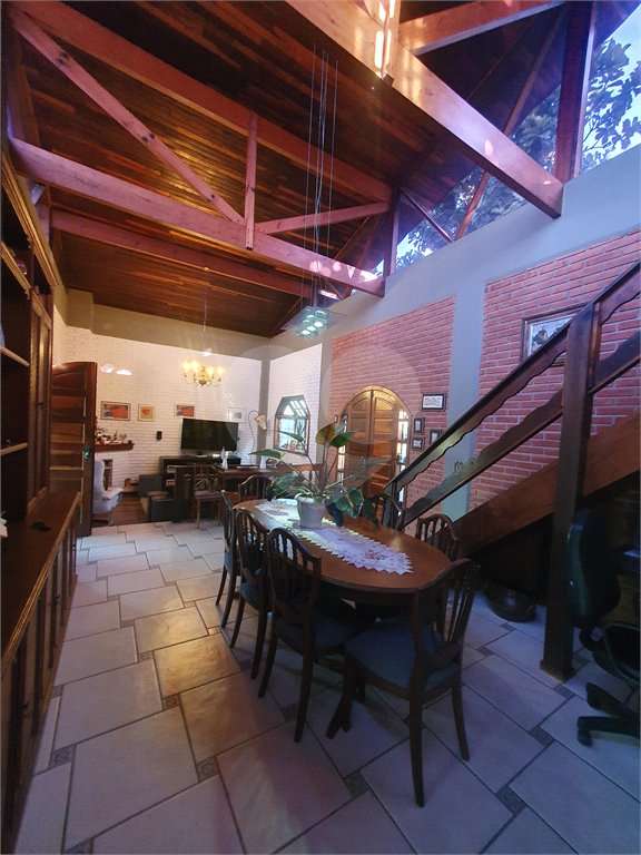 Casa à venda com 4 quartos, sendo 2 suítes,  no condomínio Vinhas da Vista Alegre - Lado Café, Vinhedo - SP