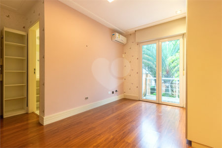 Casa à venda com 4 suítes no condomínio Las Cumbres, São Paulo - SP