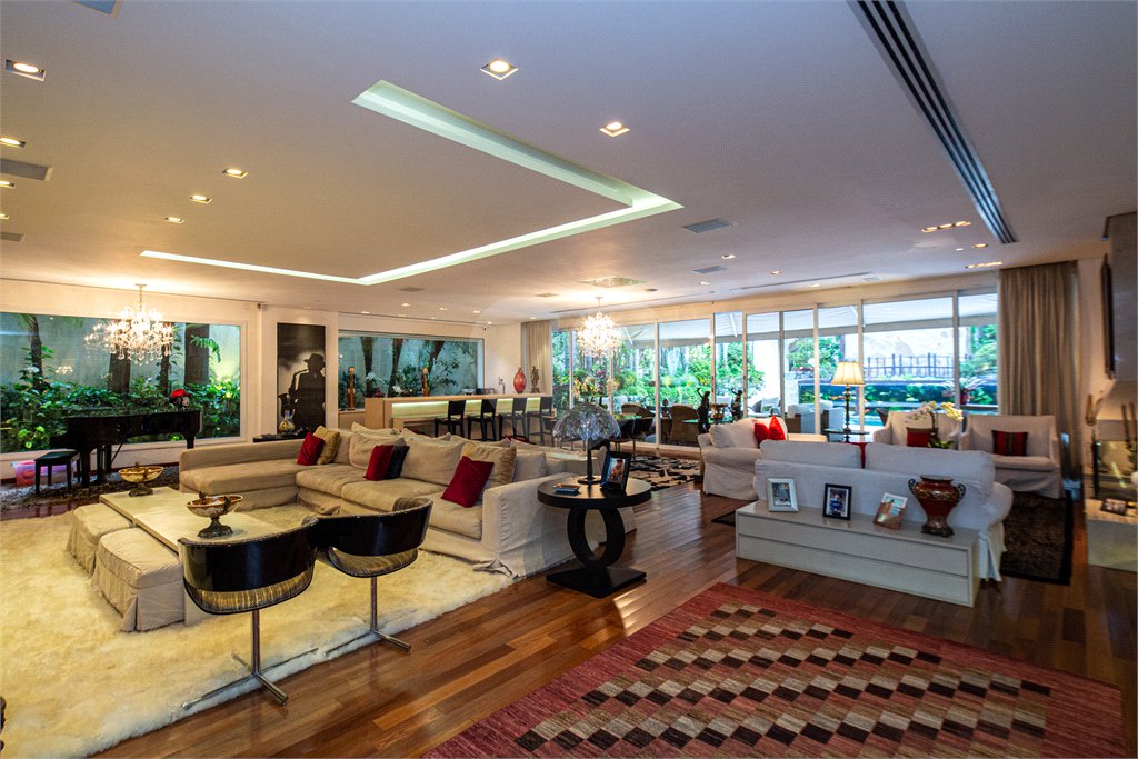 Casa à venda com 5 suítes em Jardim Cordeiro, São Paulo, SP