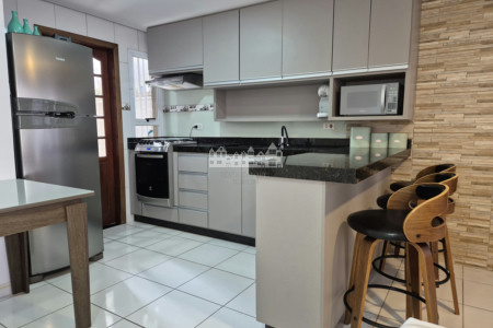 Casa à venda no Bairro Imperial – Atibaia | 2 dormitórios, suíte, 2 vagas e área gourmet
