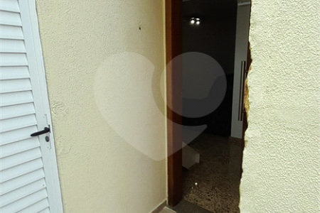 Casa à venda com 3 quartos, sendo 1 suíte, no condomínio Residencial Jardins, São Bernardo do Campo - SP