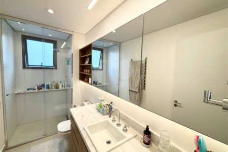 Apartamento à venda com 3 suítes em Moema, São Paulo, SP