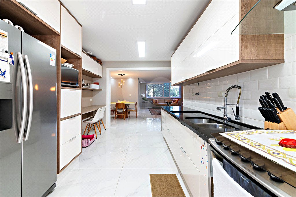 Apartamento à venda com 3 quartos, sendo 1 suíte, em Alto da Boa Vista, São Paulo, SP