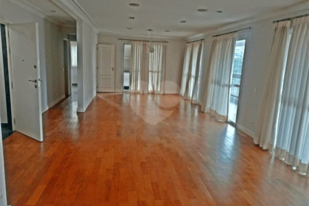 Apartamento a venda com 252 m² no Campo belo.
