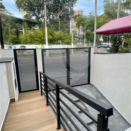 Sobrado com 3 andares, 350 m², 6 quartos, 2 suítes e 5 vagas para locação no Jardim Anália Franco!