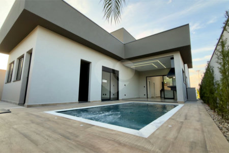 Casa térrea 3 dormitórios (3 suítes), espaço gourmet, piscina, 2 vagas garagem, condomínio fechado com ampla área lazer