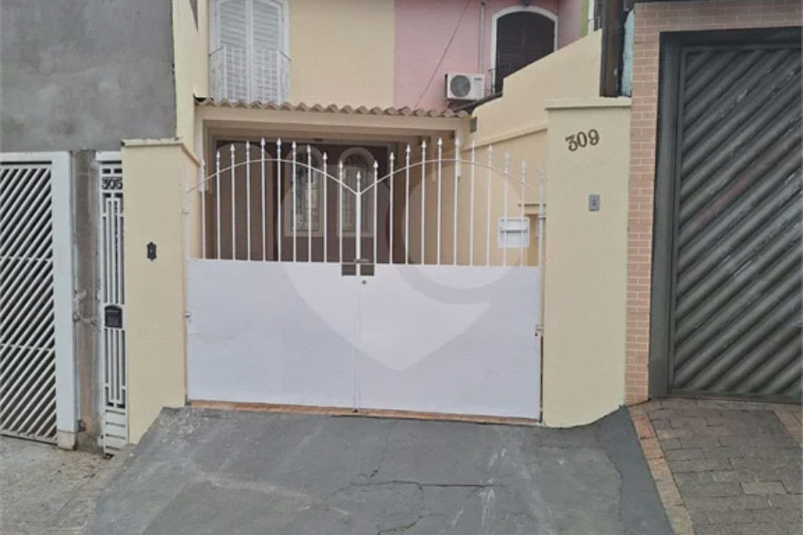 SOBRADO COM 02 VAGAS NA GARAGEM