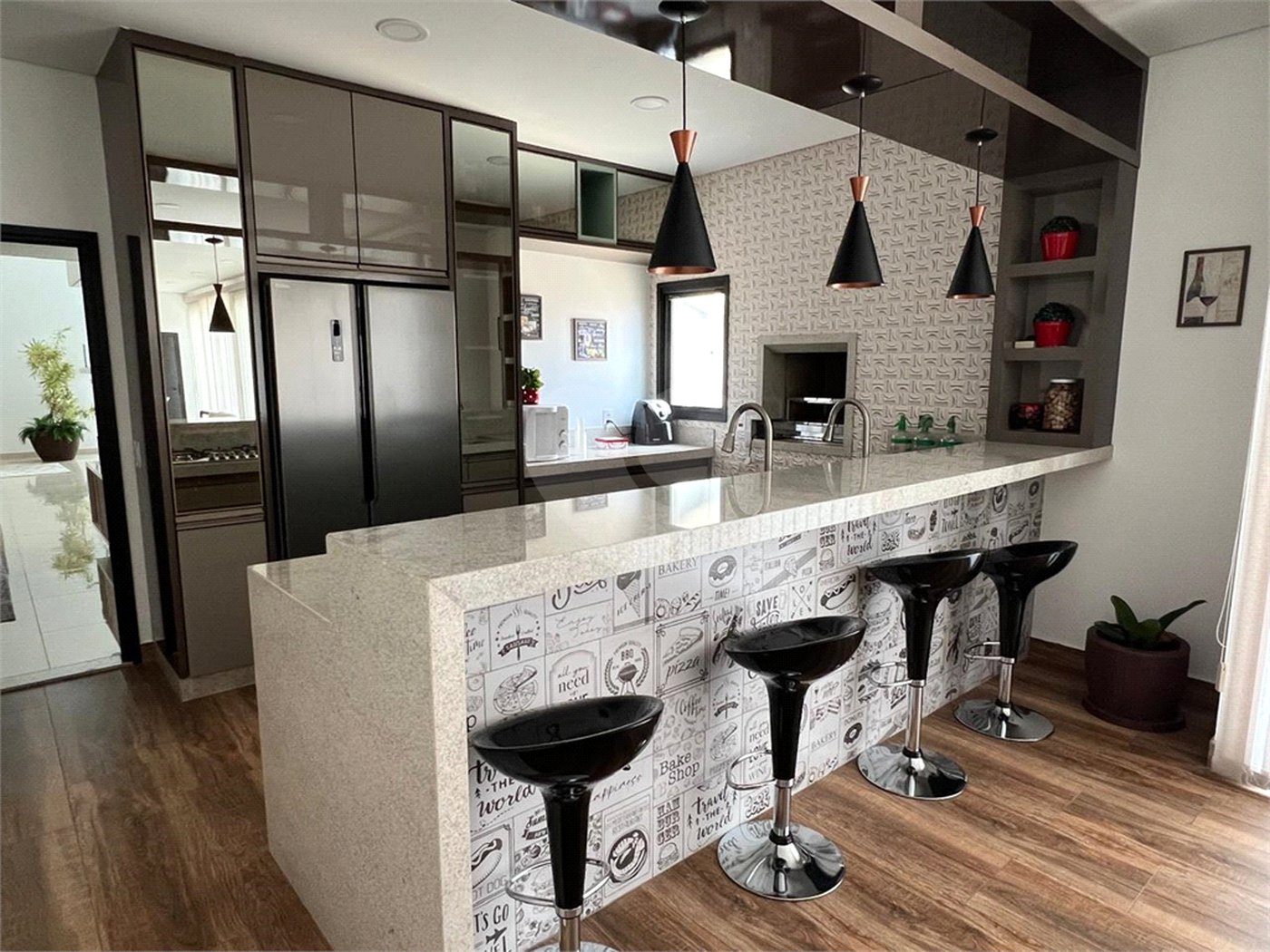 Casa à venda com 5 quartos, sendo 4 suítes, no condomínio Terras de Mont Serrat, Salto - SP