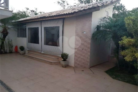 Casa à venda com 4 quartos, sendo 1 suíte, no condomínio Residencial Esplanada, Salto - SP