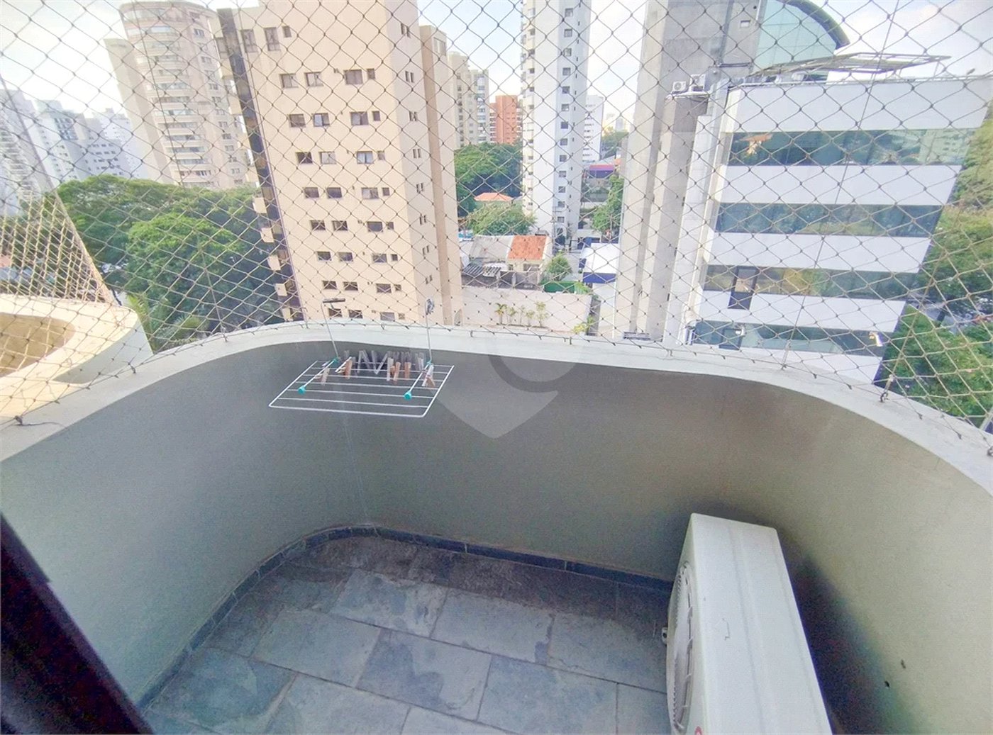 Apartamento mobiliado em Moema, - 1 quarto, sala e cozinha - 1 vaga