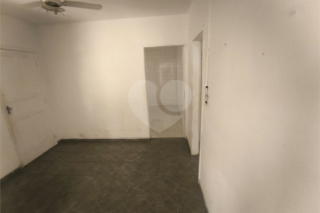 Casa à venda ou para alugar com 5 quartos, sendo 1 suíte,  em Parque Independência, São Paulo, SP