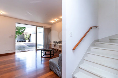 Casa à venda com 4 quartos, sendo 1 suíte, em Jardim Novo Mundo, São Paulo, SP