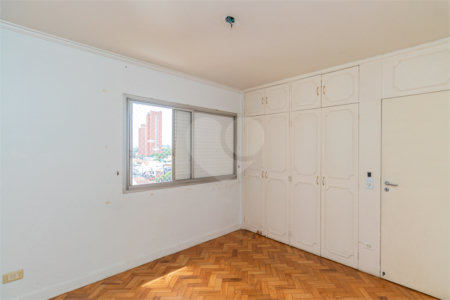Apartamento à venda com 3 quartos, sendo 1 suíte, em Campo Belo, São Paulo, SP