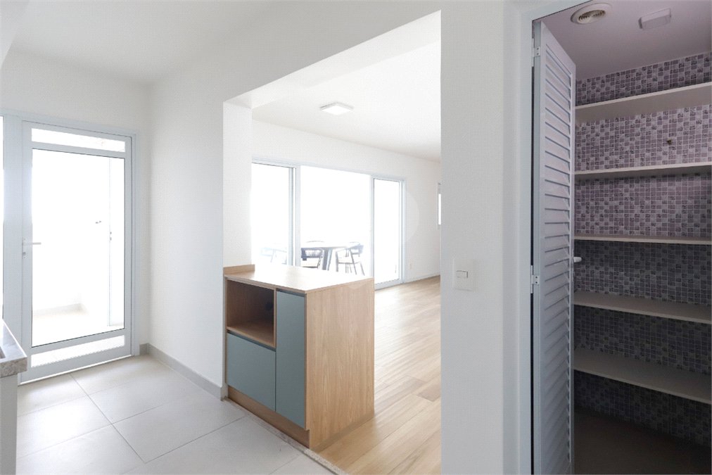 Apartamento à venda com 3 suítes em Vila Anastácio, São Paulo, SP