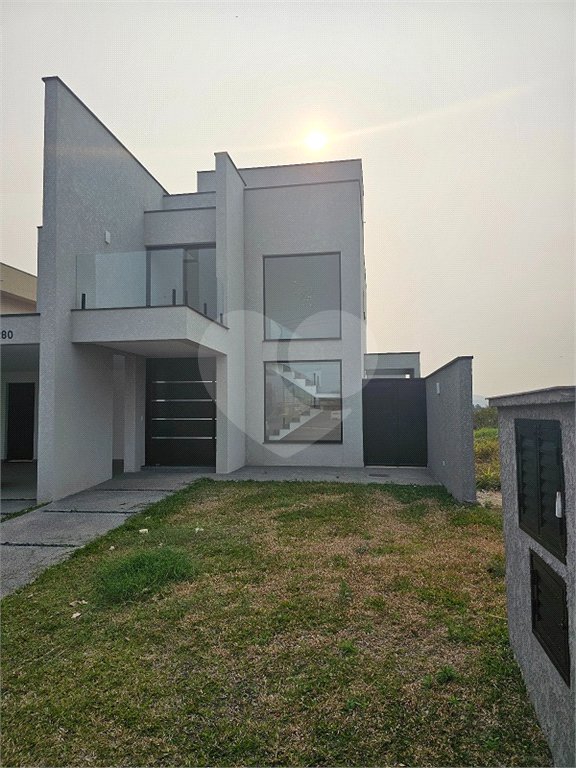 Sobrado à venda com 4 quartos, sendo 3 suítes, em Mariápolis Ginetta, Vargem Grande Paulista, SP